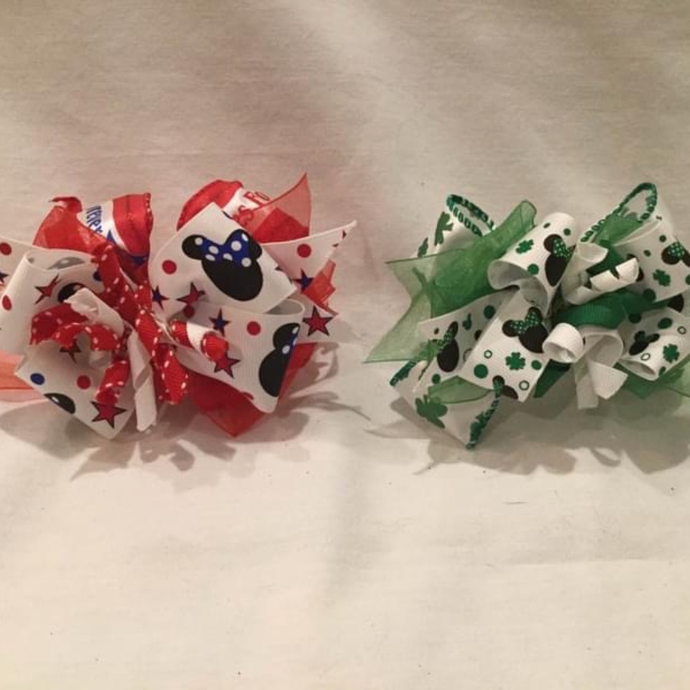 Girls Minnie Mouse St Patrick’s and 4th of July Hair Bows - NEW